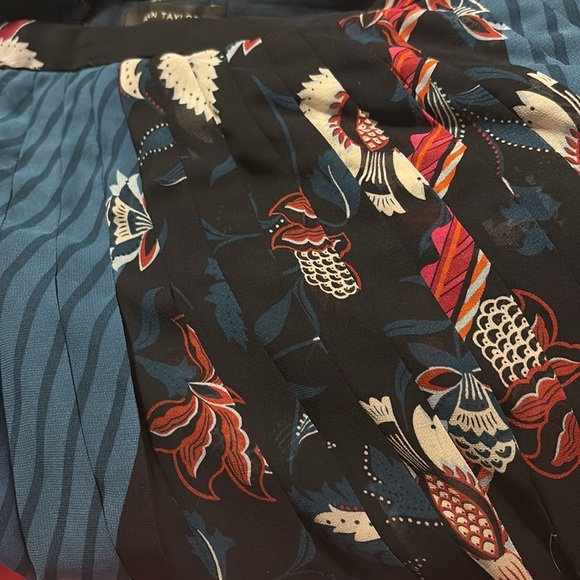 Ann Taylor Floral Scarf Print Pleated Skirt NWT Size 14 - Picture 4 of 5